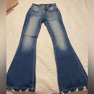 Flared KanCan jeans size 26 distressed bottom